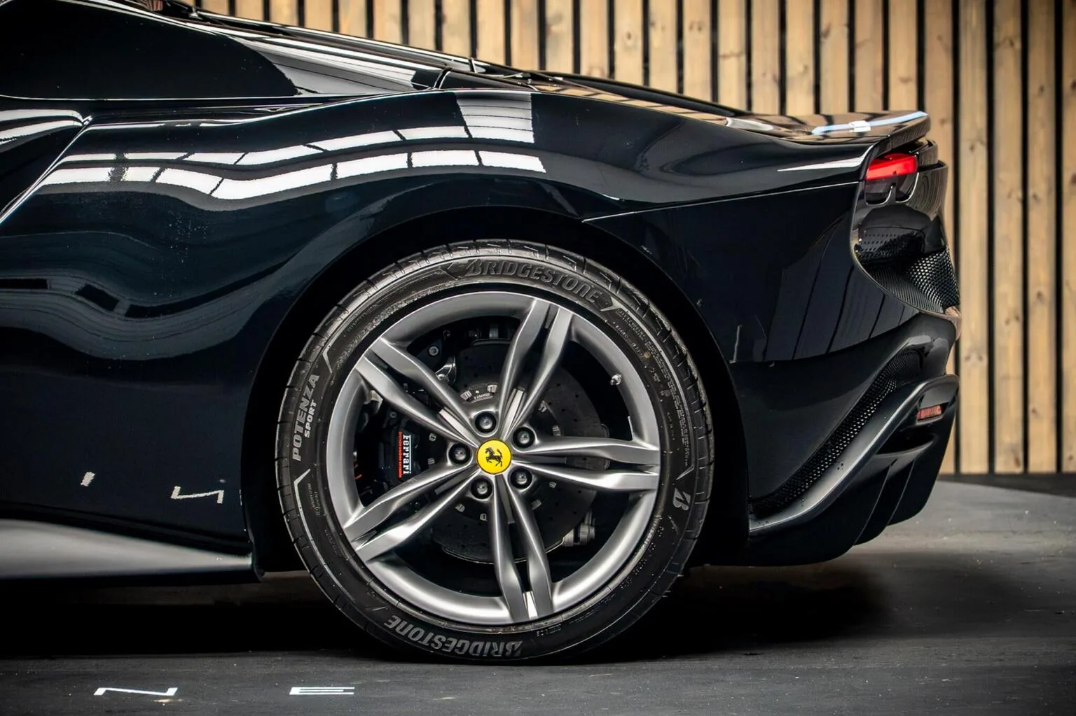 2023 Ferrari 296 GTS, 18/30