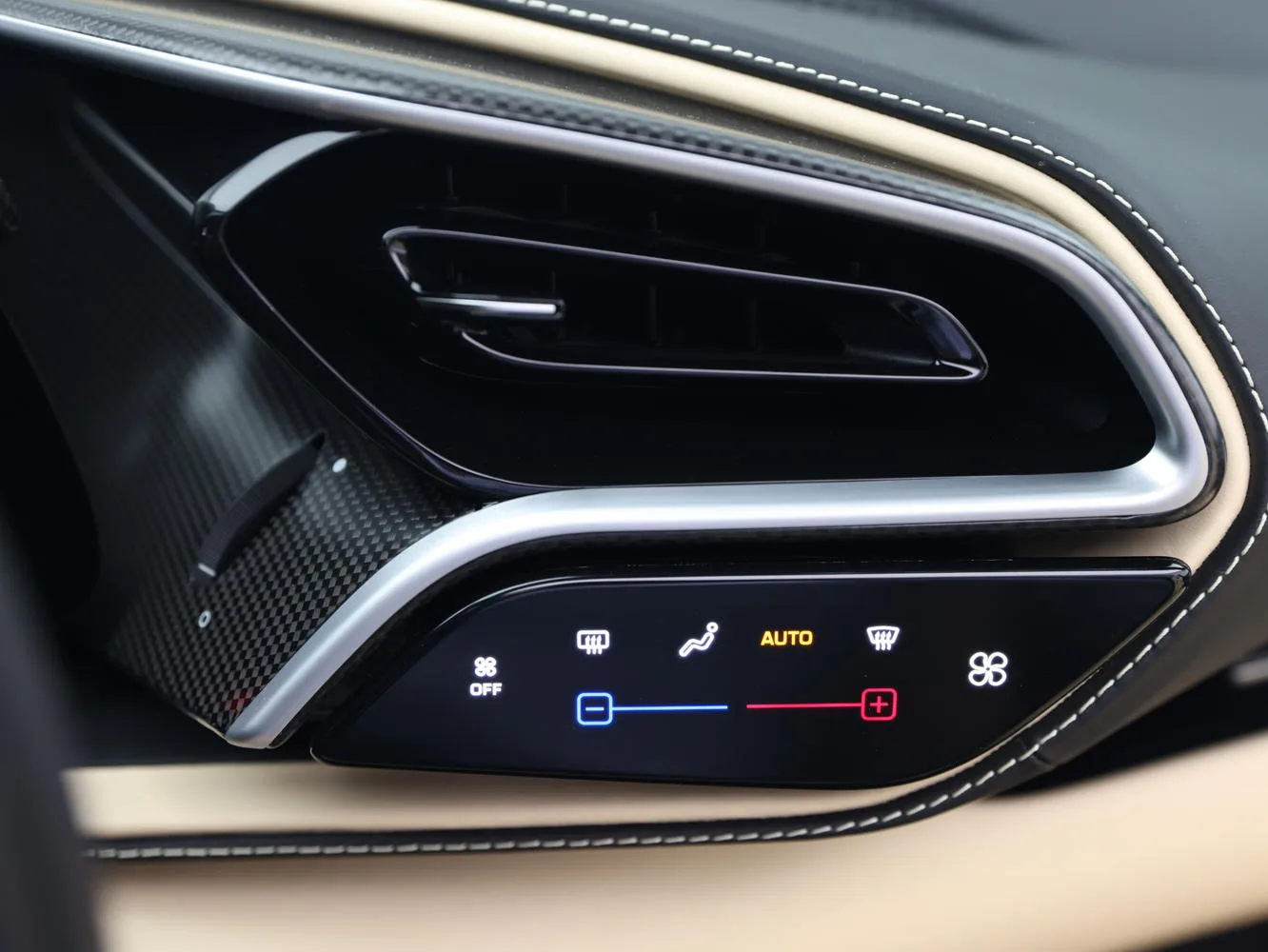 2023 Ferrari 296 GTS, 15/29