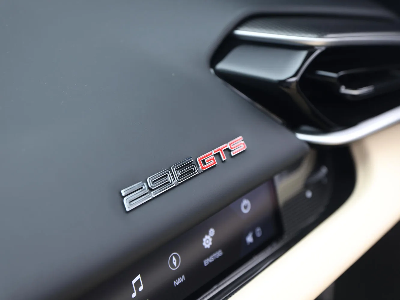2023 Ferrari 296 GTS, 18/29