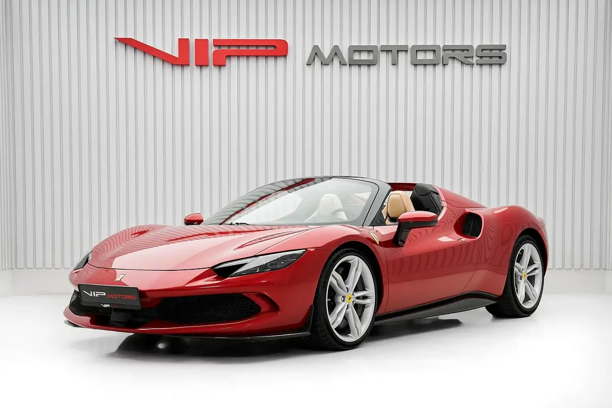 2023 Ferrari 296 GTS angeboten von einem Fachhändler in Dubai, Vereinigte Arabische Emirate, Hauptfoto