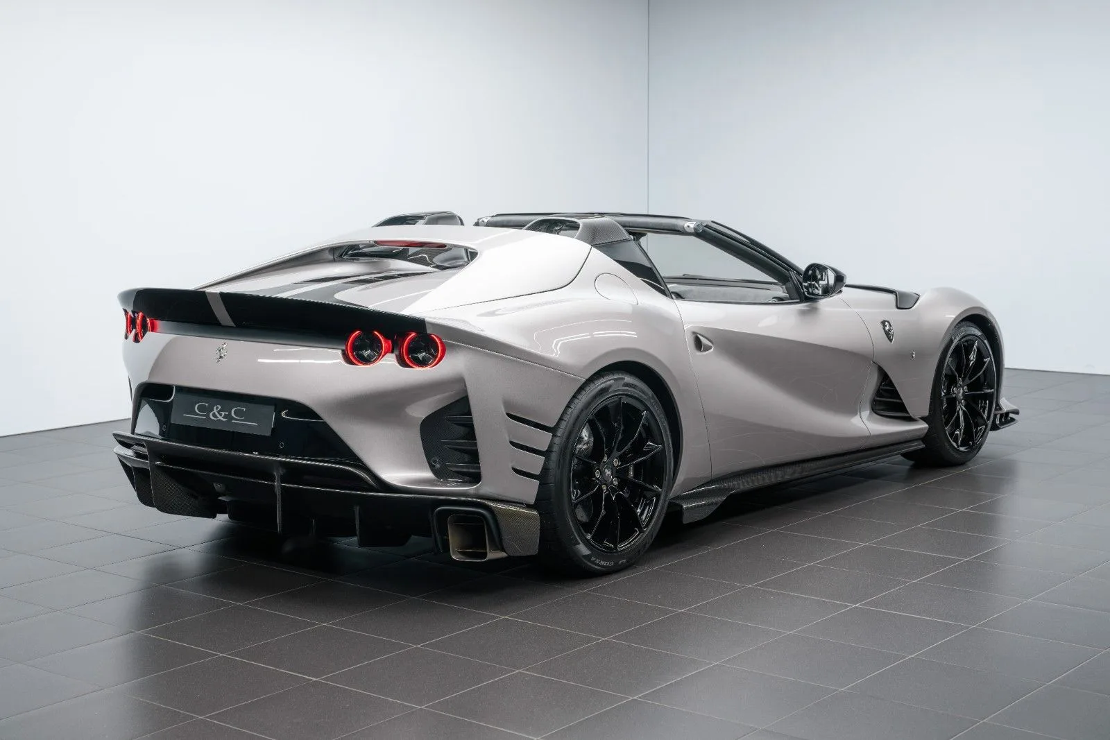 2023 Ferrari 812 Competizione A, 2/30