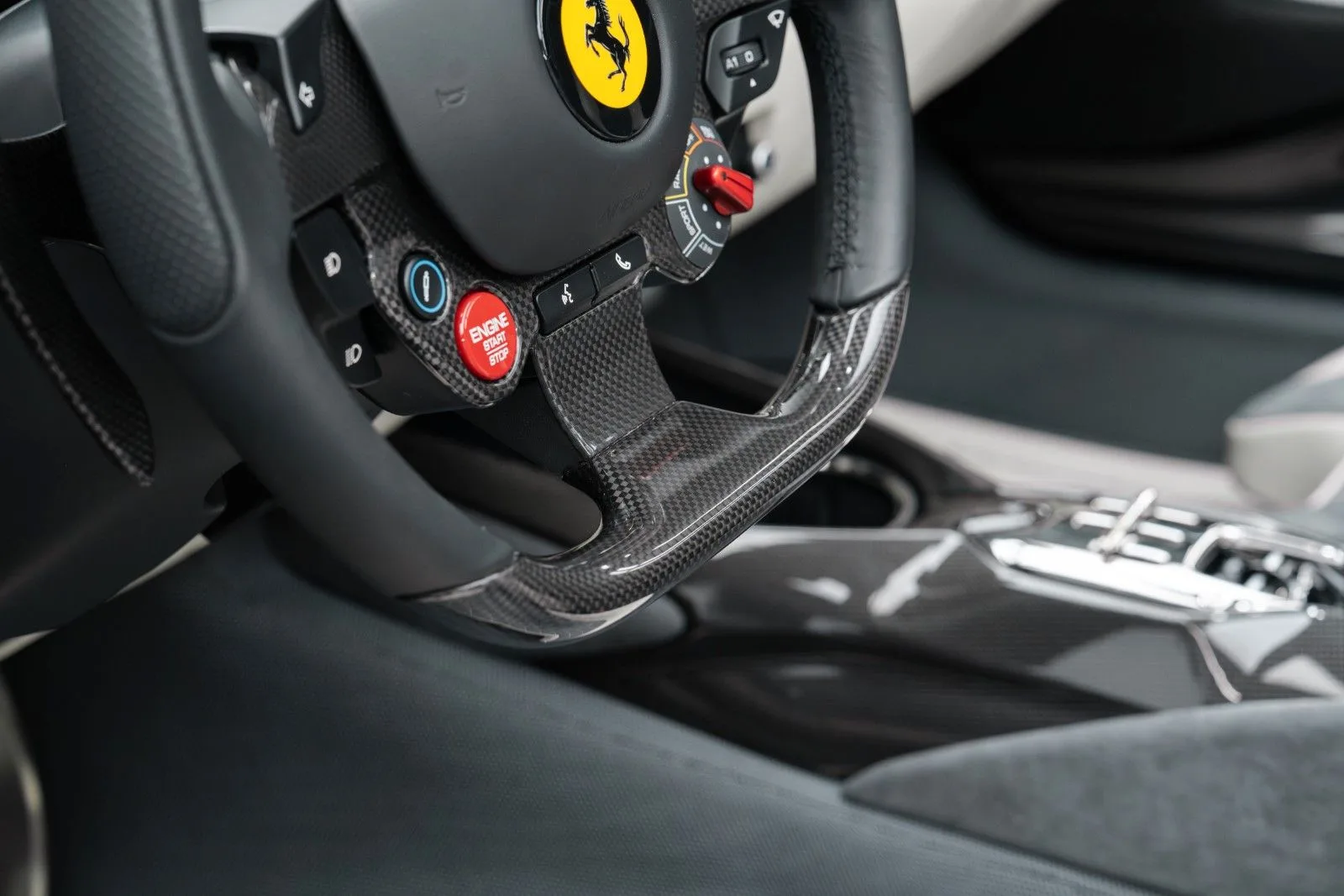 2023 Ferrari 812 Competizione A, 19/30