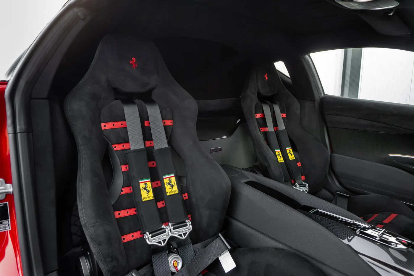 2023 Ferrari 812 Competizione angeboten von einem Supersportwagenhändler in Woerden, Niederlande, Foto 4 von 25