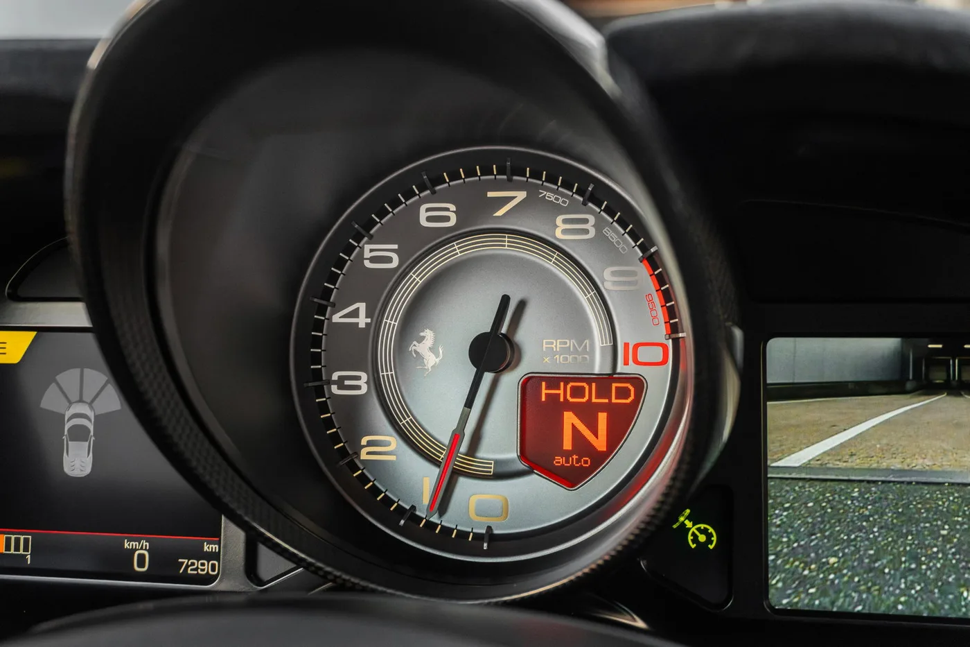 2023 Ferrari 812 Competizione angeboten von einem Supersportwagenhändler in Woerden, Niederlande, Foto 7 von 25