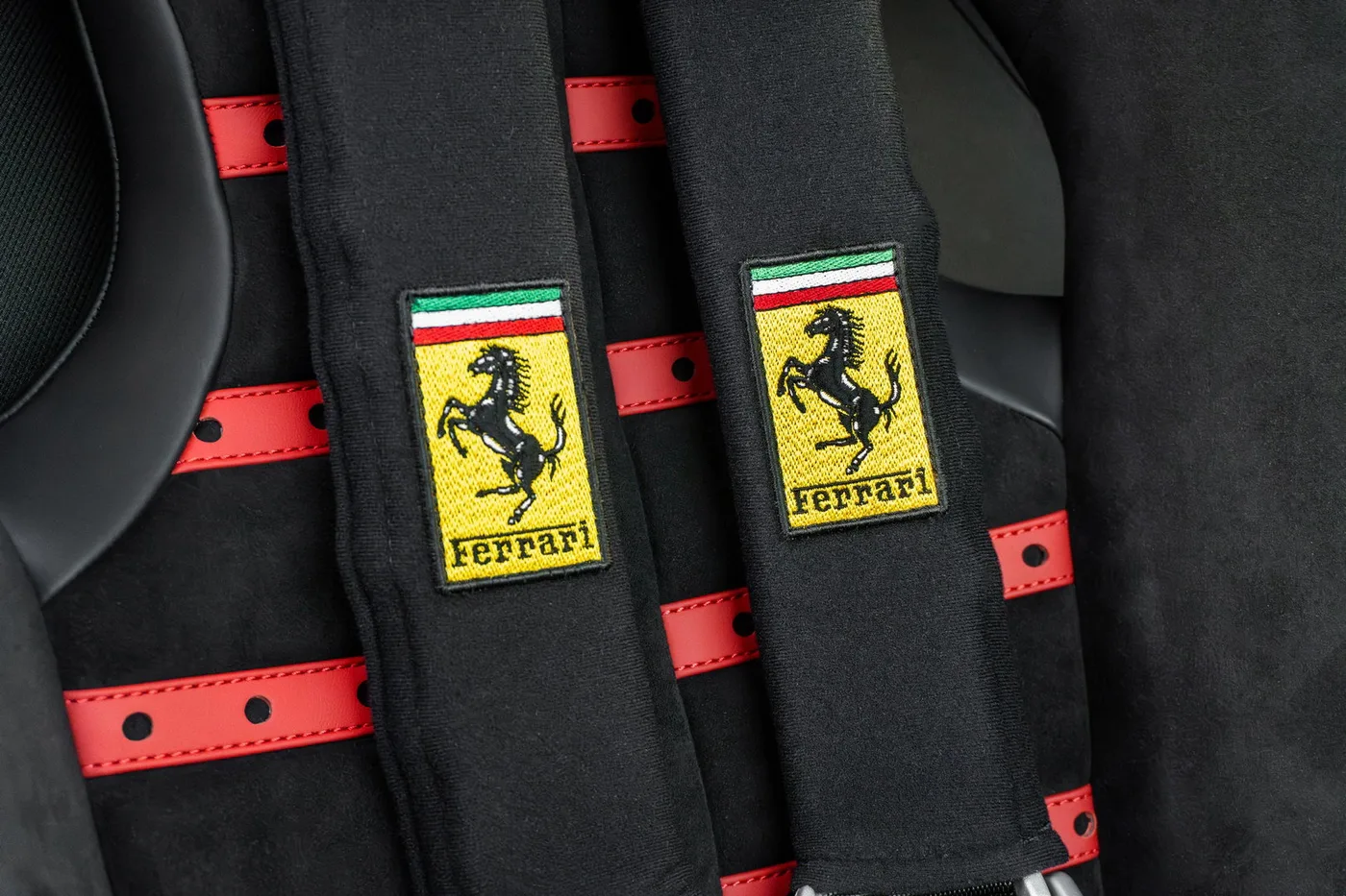 2023 Ferrari 812 Competizione angeboten von einem Supersportwagenhändler in Woerden, Niederlande, Foto 20 von 25