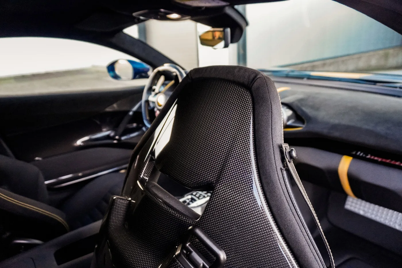 2023 Ferrari 812 Competizione angeboten von einem Supersportwagenhändler in Woerden, Niederlande, Foto 21 von 25
