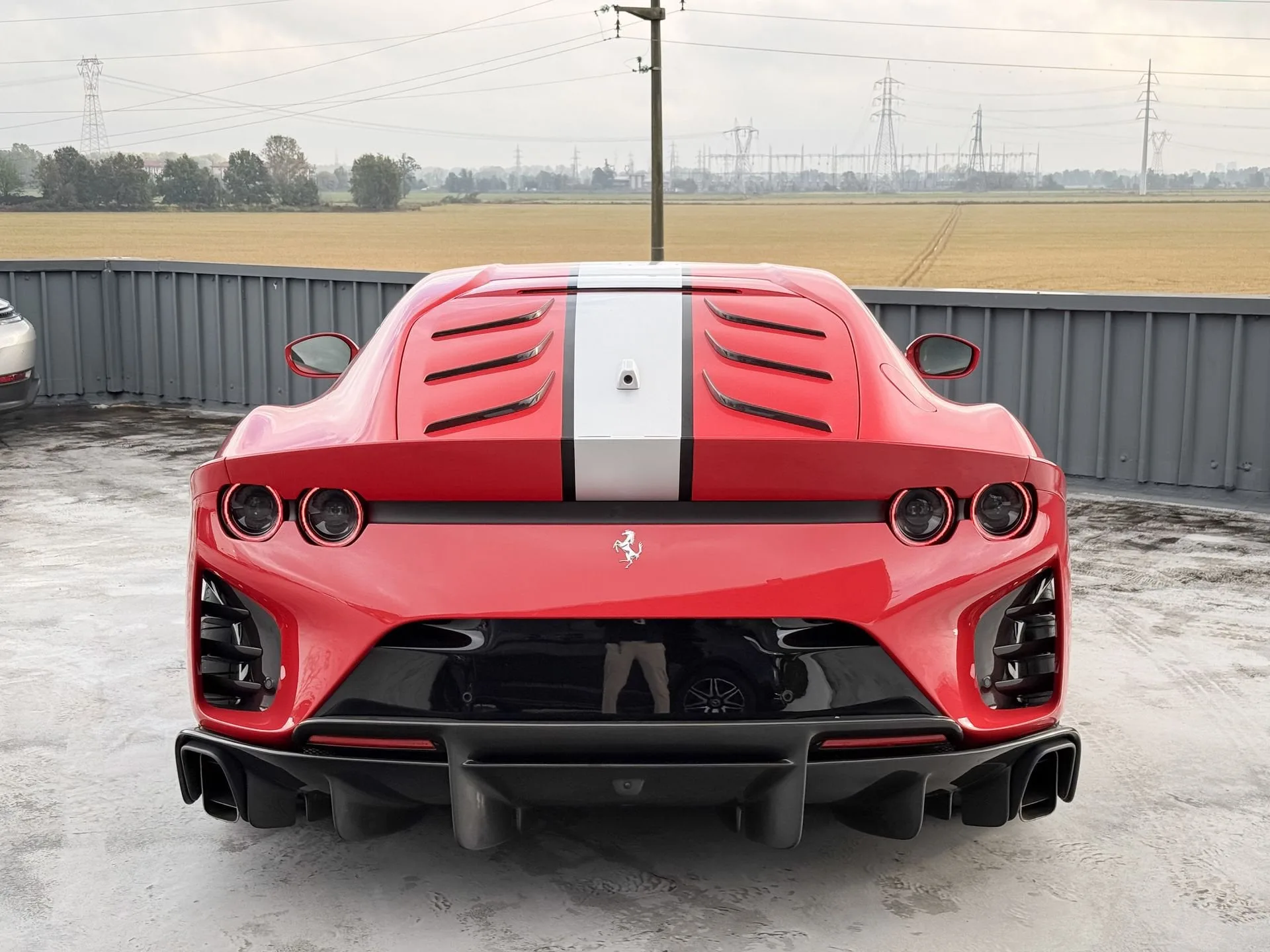 2023 Ferrari 812 Competizione, 4/22