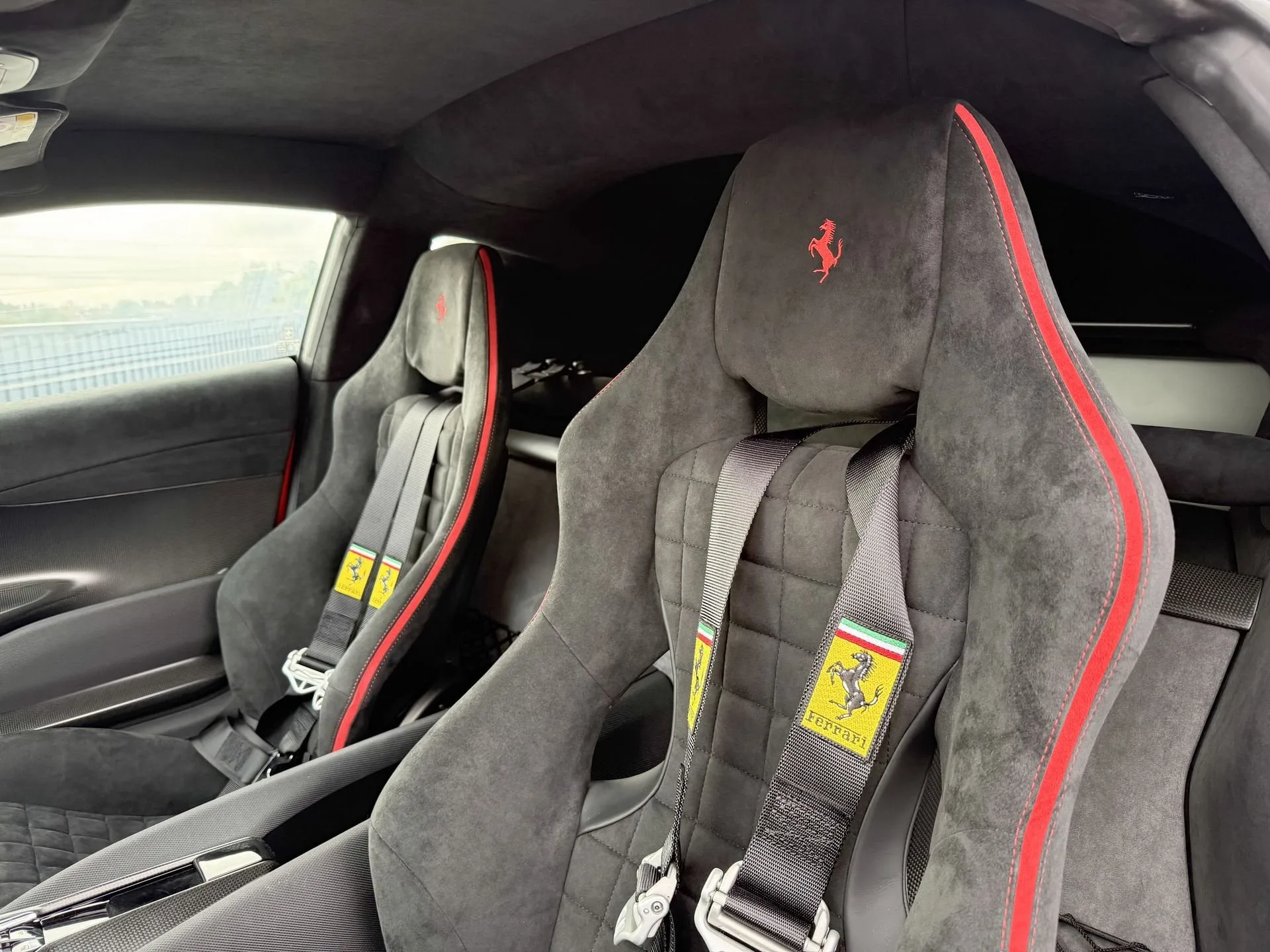 2023 Ferrari 812 Competizione, 12/22