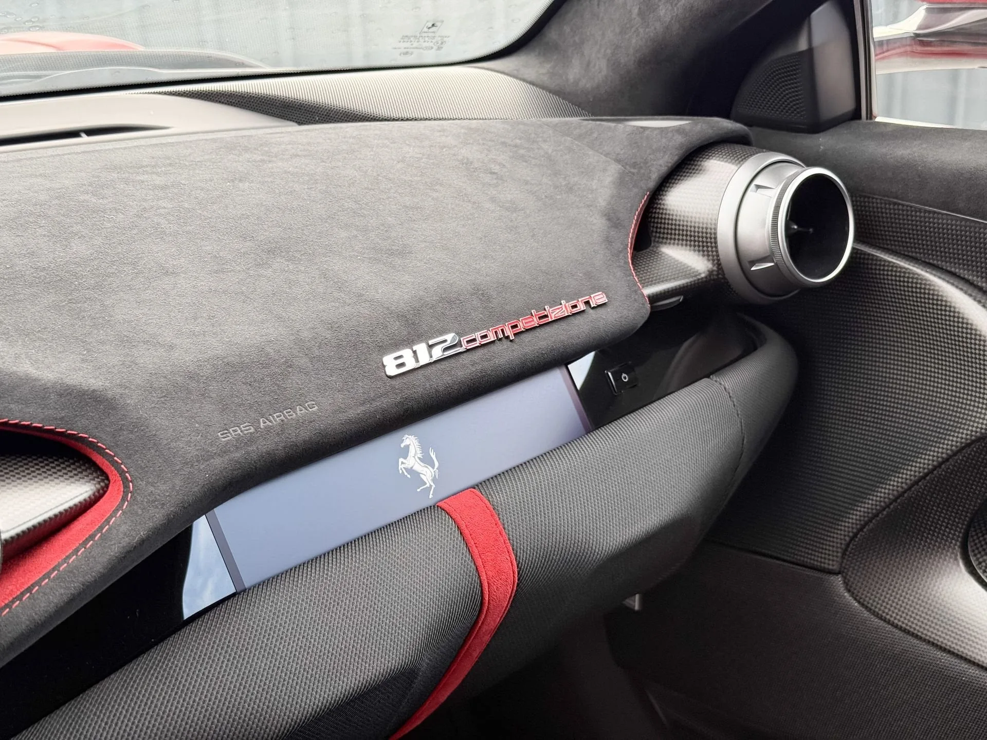 2023 Ferrari 812 Competizione, 15/22