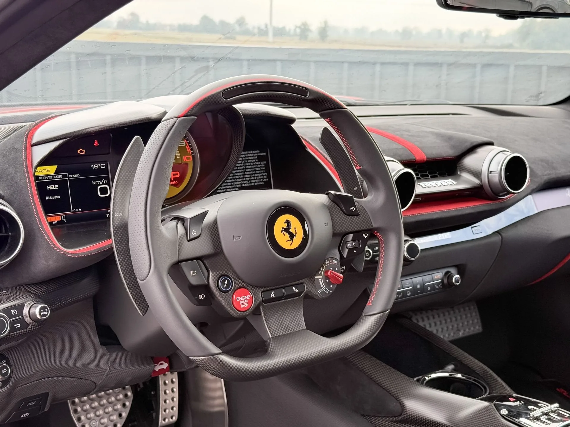 2023 Ferrari 812 Competizione, 17/22