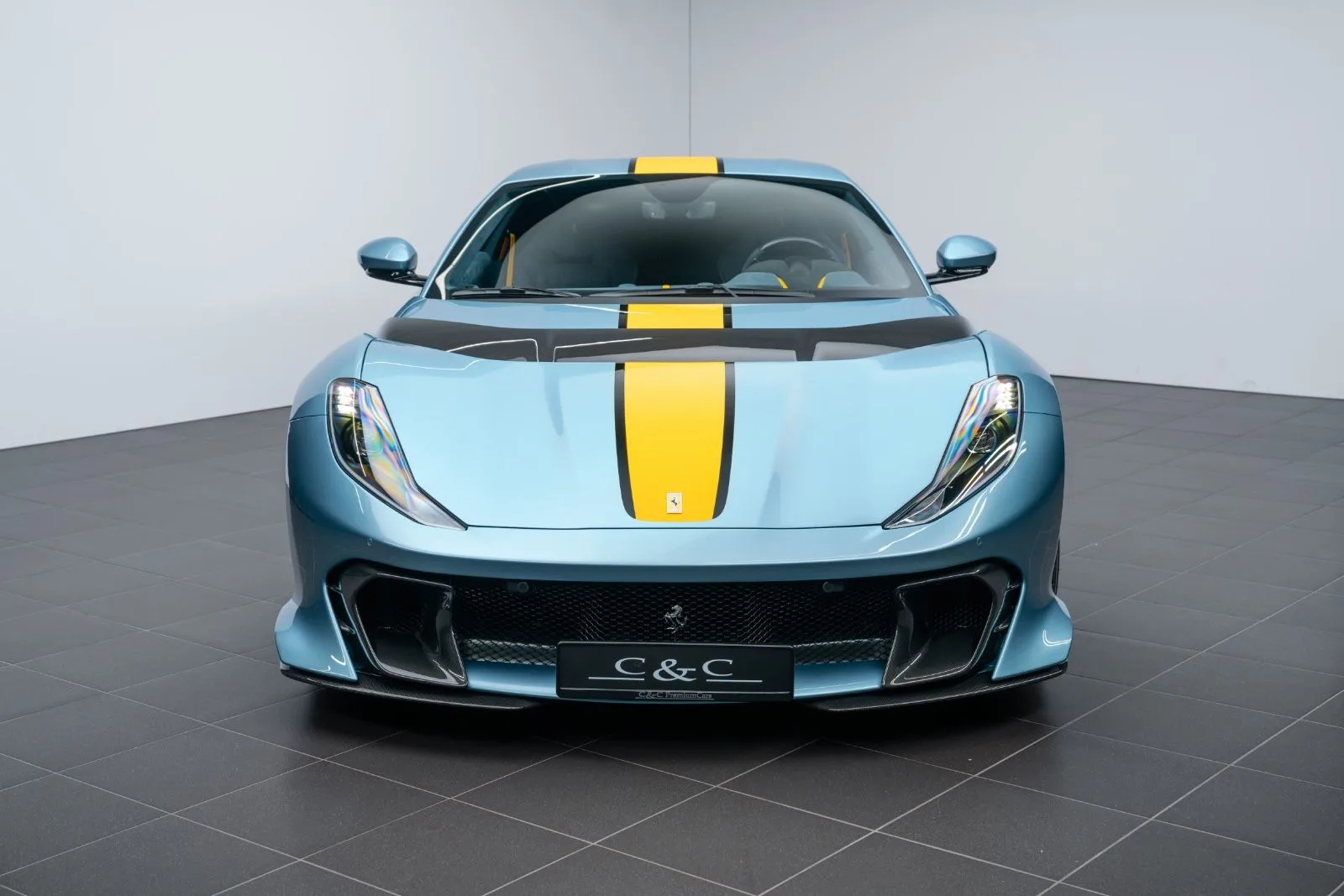 2023 Ferrari 812 Competizione, 2/30