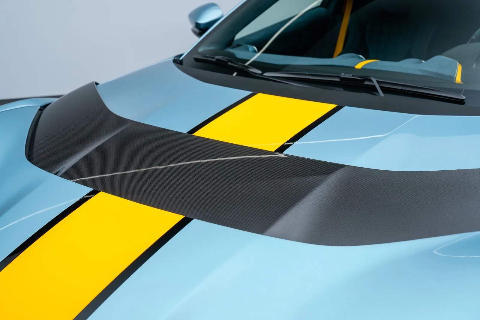 2023 Ferrari 812 Competizione, 6/30