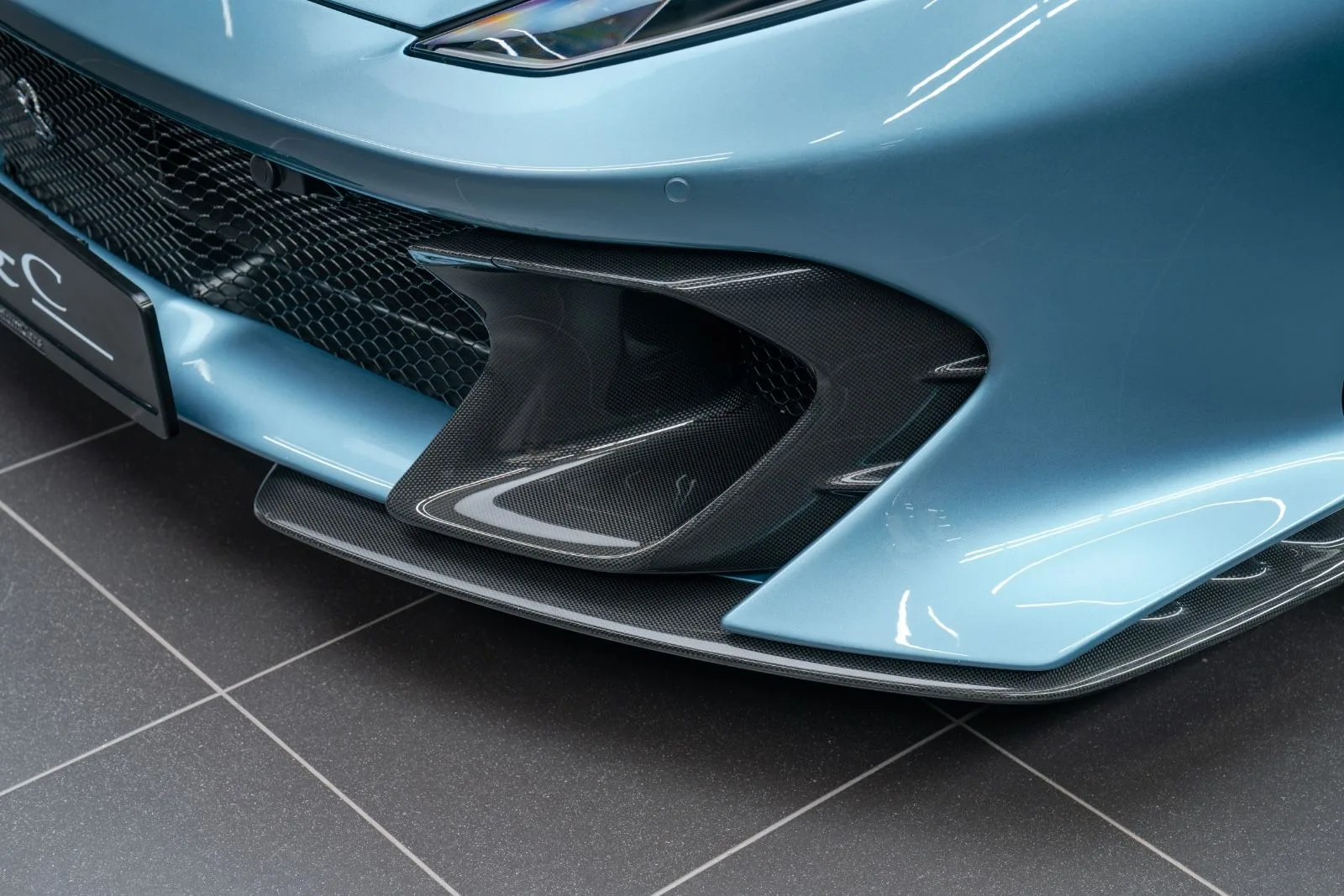 2023 Ferrari 812 Competizione, 8/30