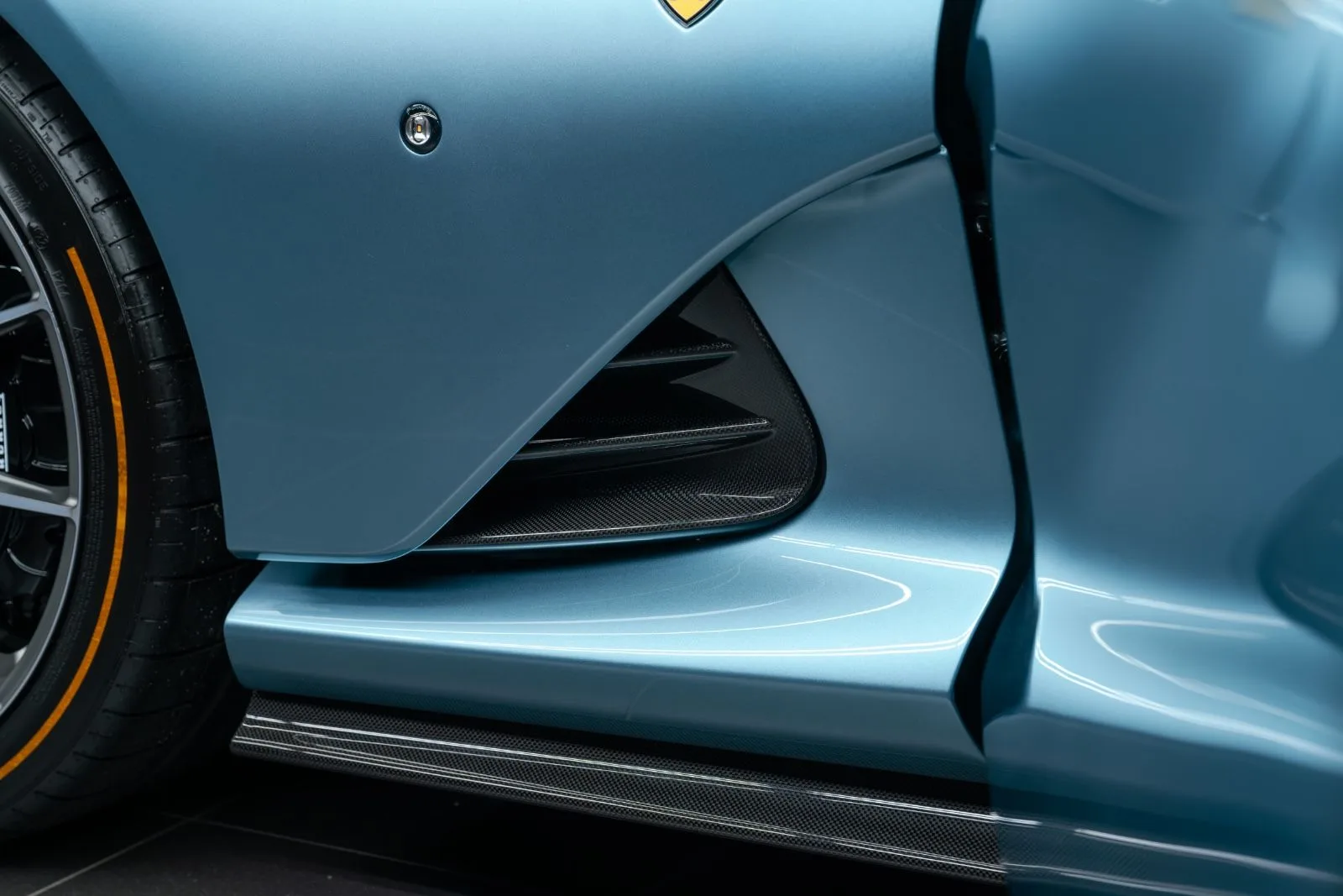2023 Ferrari 812 Competizione, 9/30