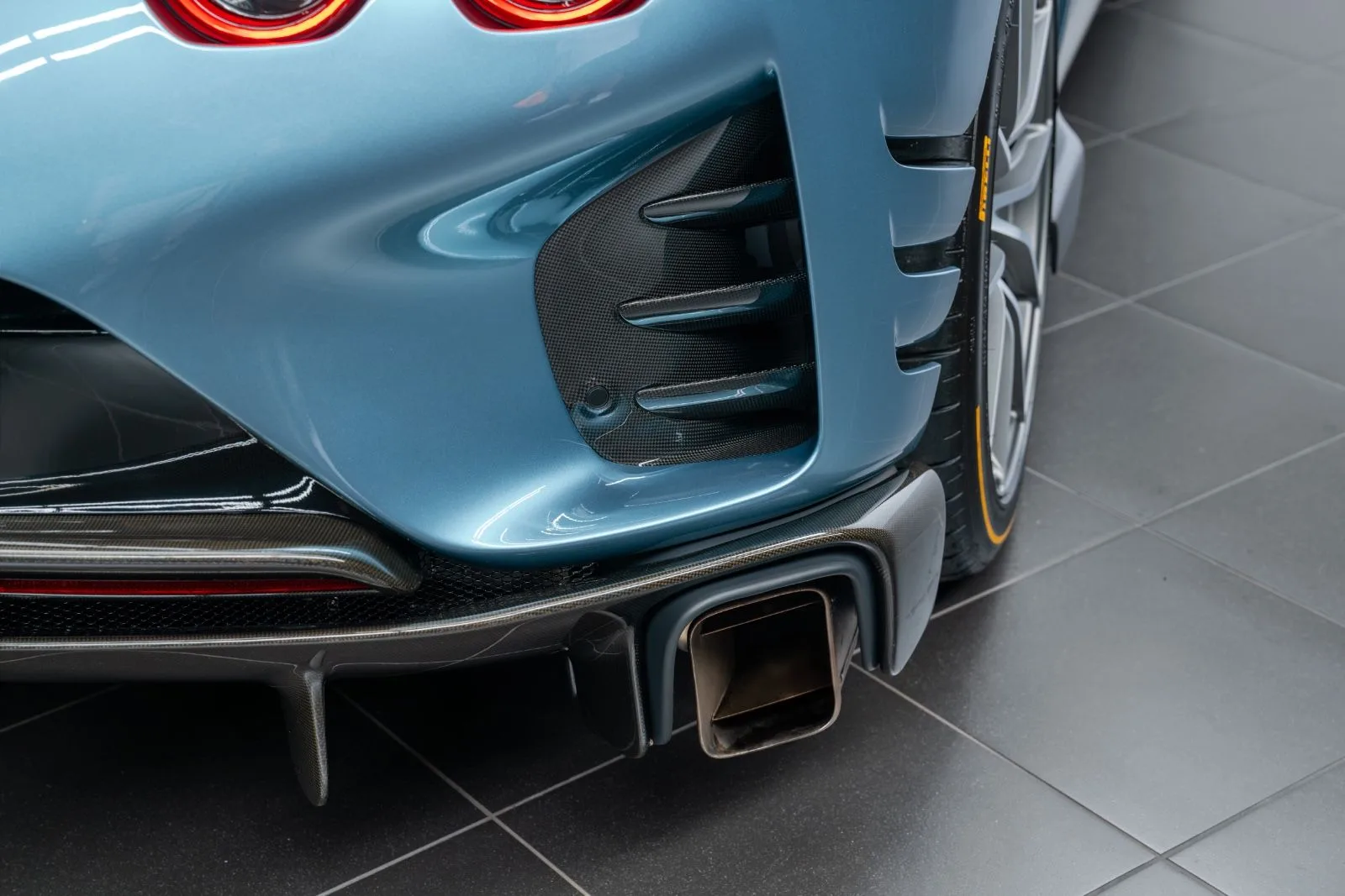 2023 Ferrari 812 Competizione, 11/30