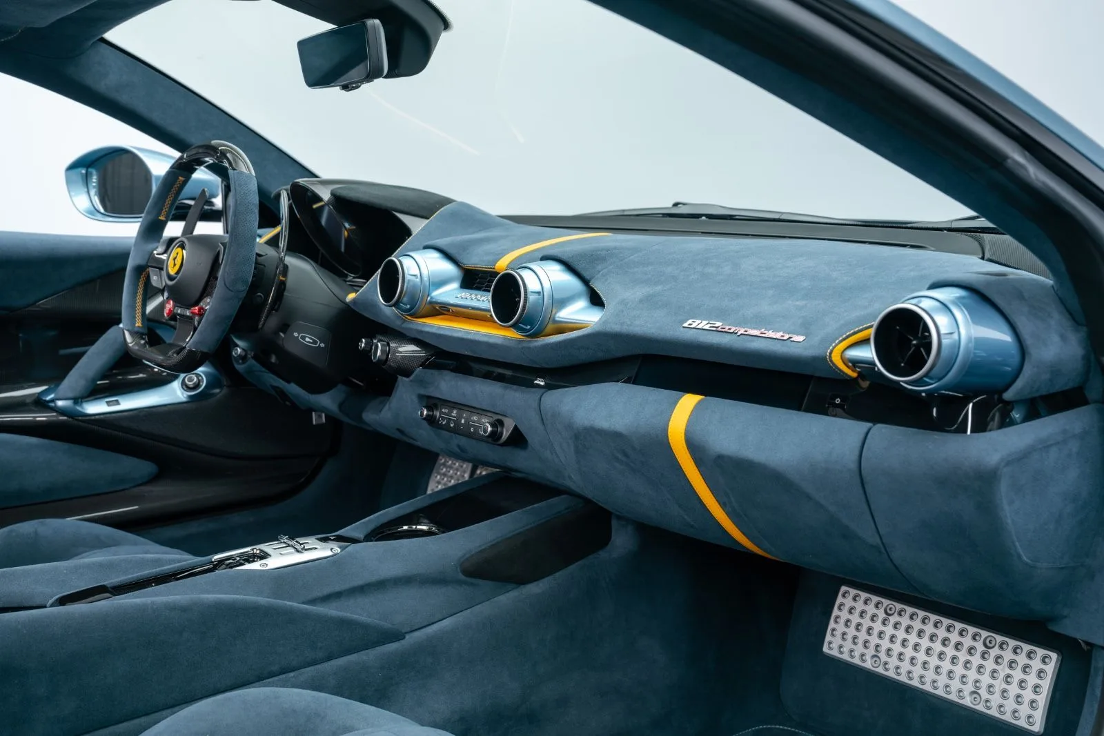 2023 Ferrari 812 Competizione, 18/30