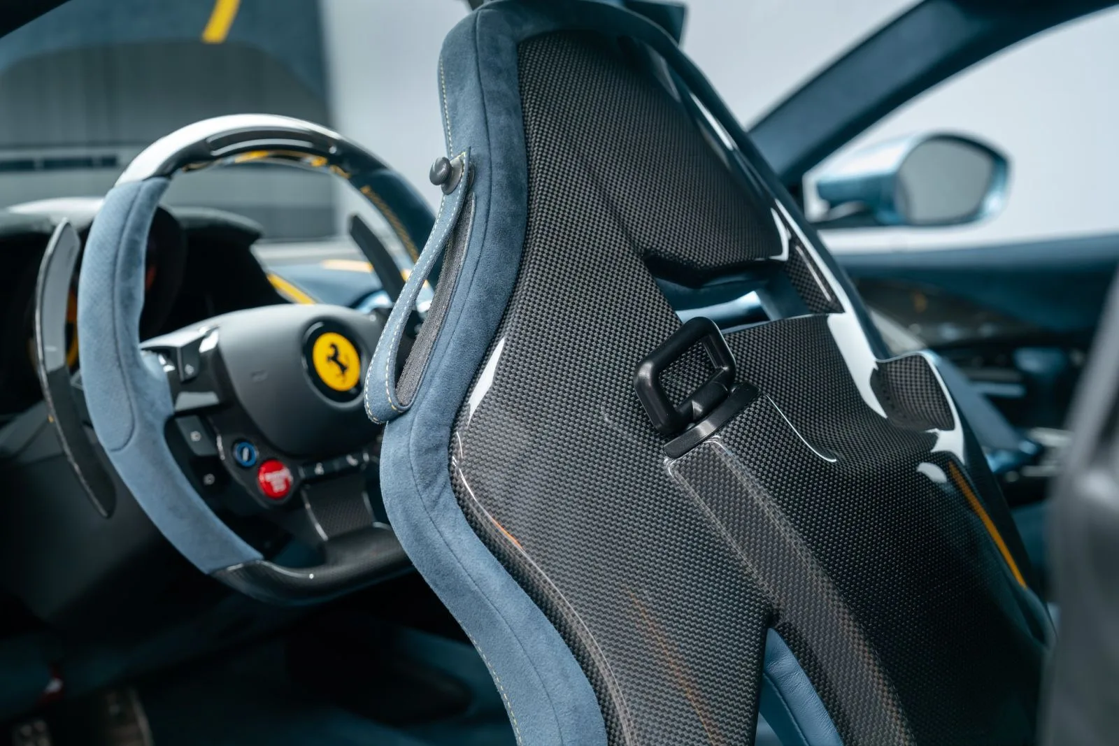 2023 Ferrari 812 Competizione, 26/30