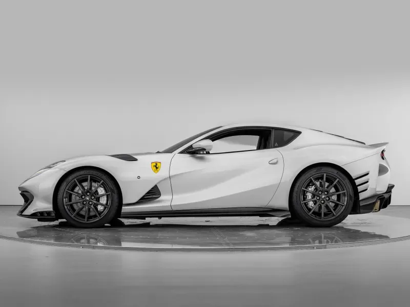 2023 Ferrari 812 Competizione, 2/30