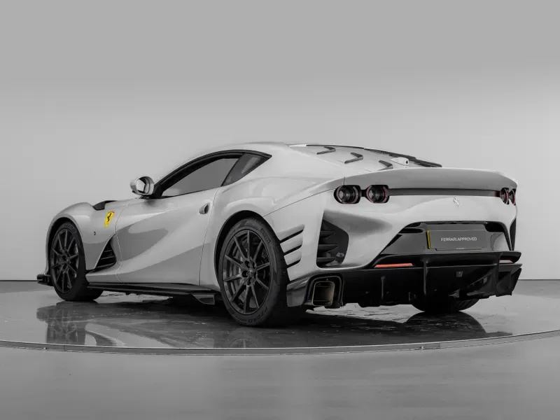 2023 Ferrari 812 Competizione, 3/30