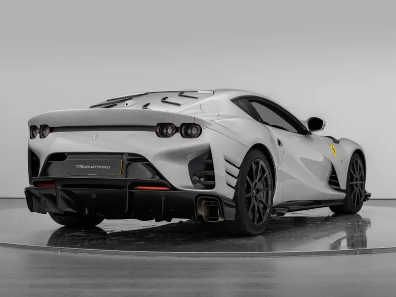 2023 Ferrari 812 Competizione, 4/30