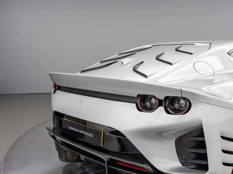 2023 Ferrari 812 Competizione, 18/30