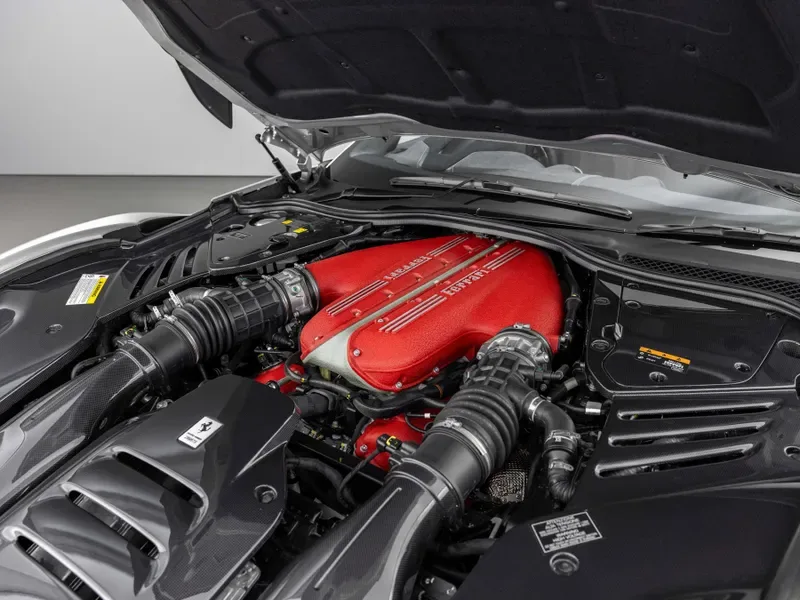 2023 Ferrari 812 Competizione, 23/30