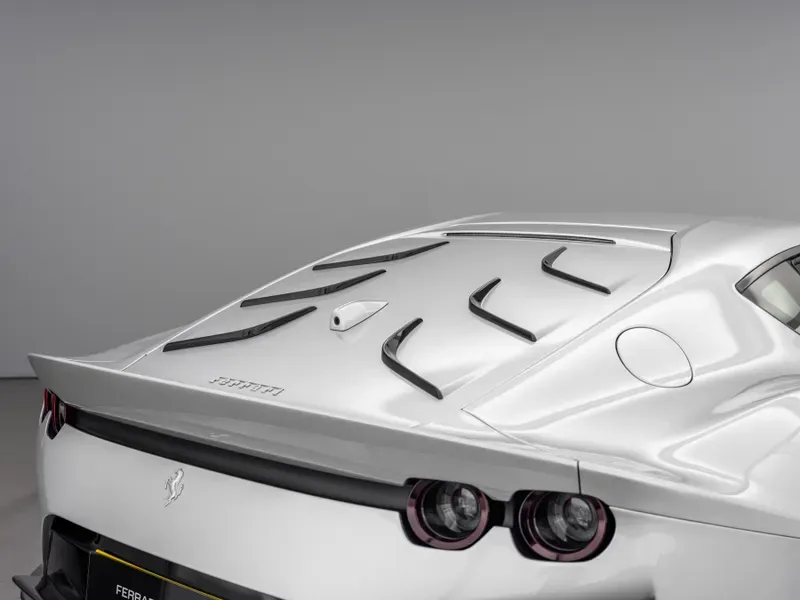 2023 Ferrari 812 Competizione, 26/30