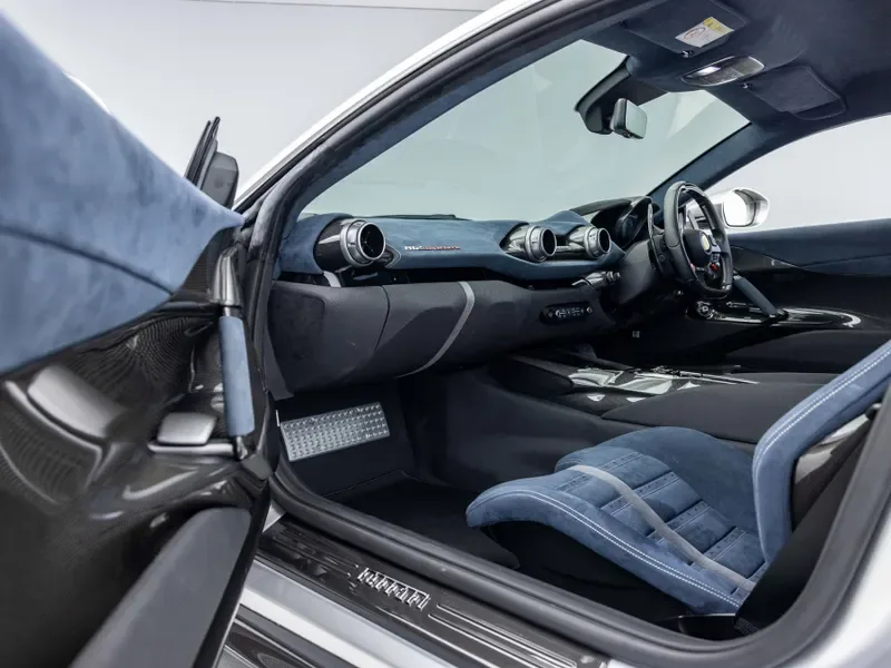2023 Ferrari 812 Competizione, 30/30