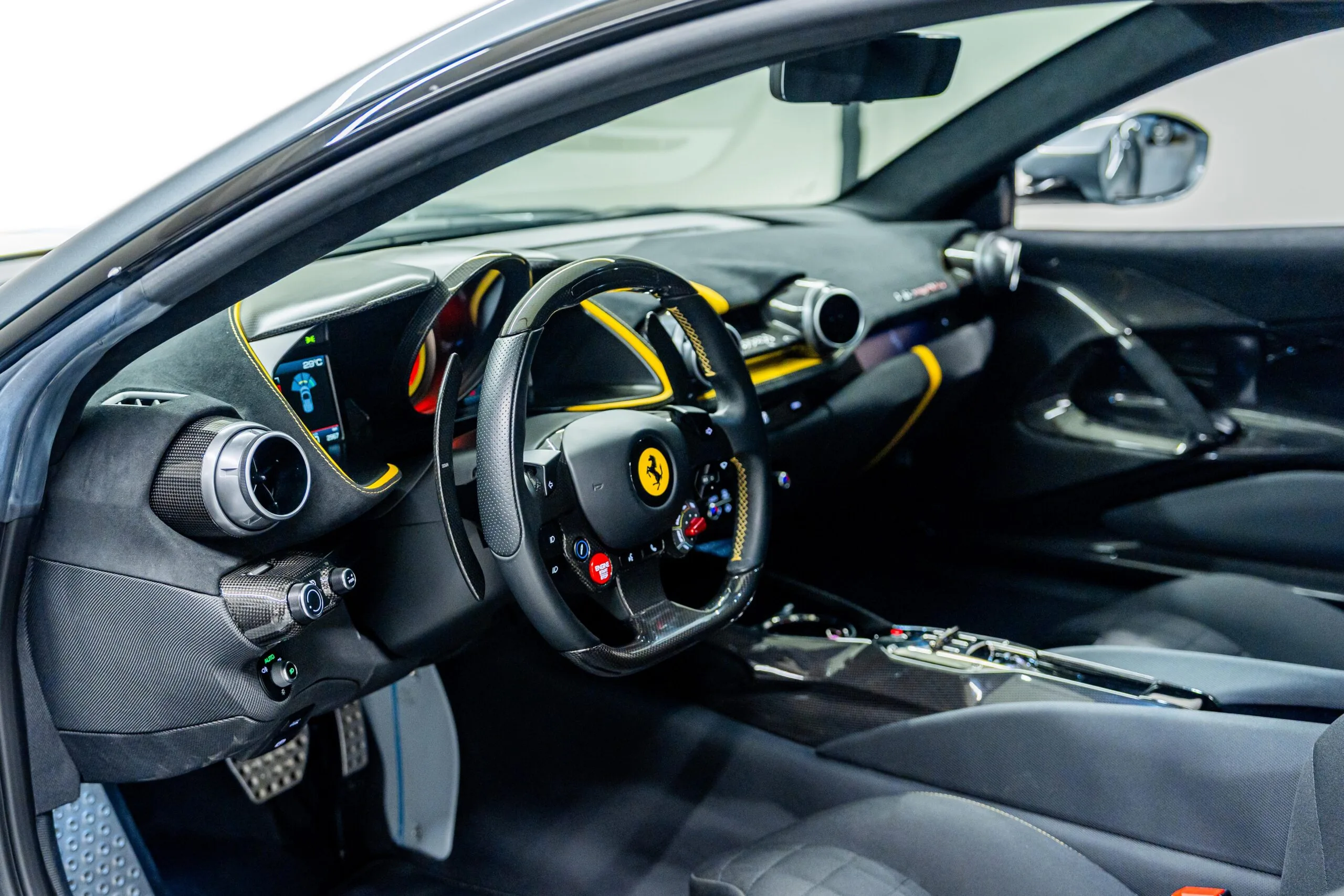 2023 Ferrari 812 Competizione, 13/20