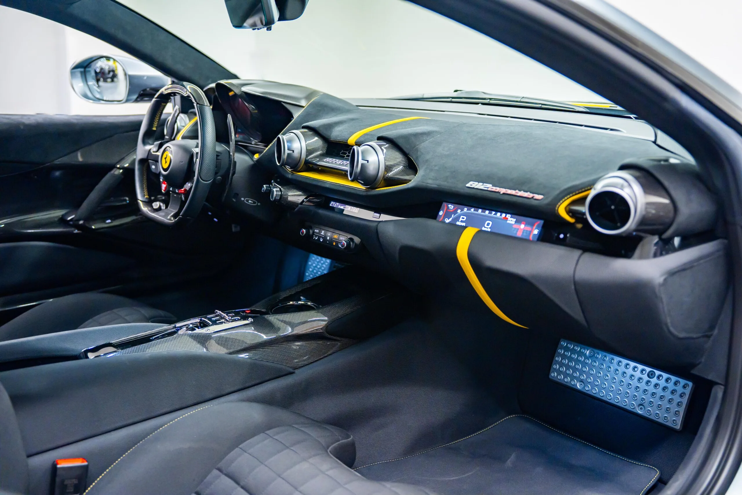 2023 Ferrari 812 Competizione, 15/20