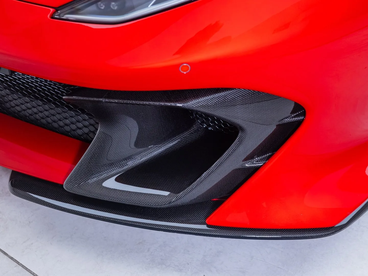 2023 Ferrari 812 Competizione, 7/30