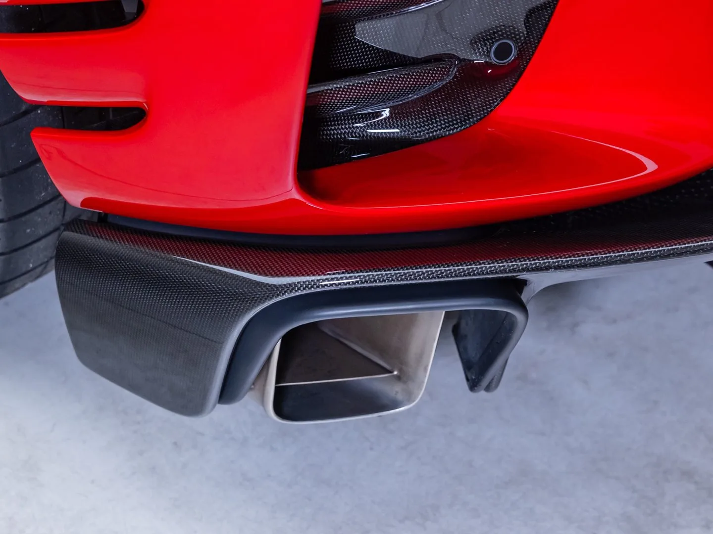 2023 Ferrari 812 Competizione, 8/30