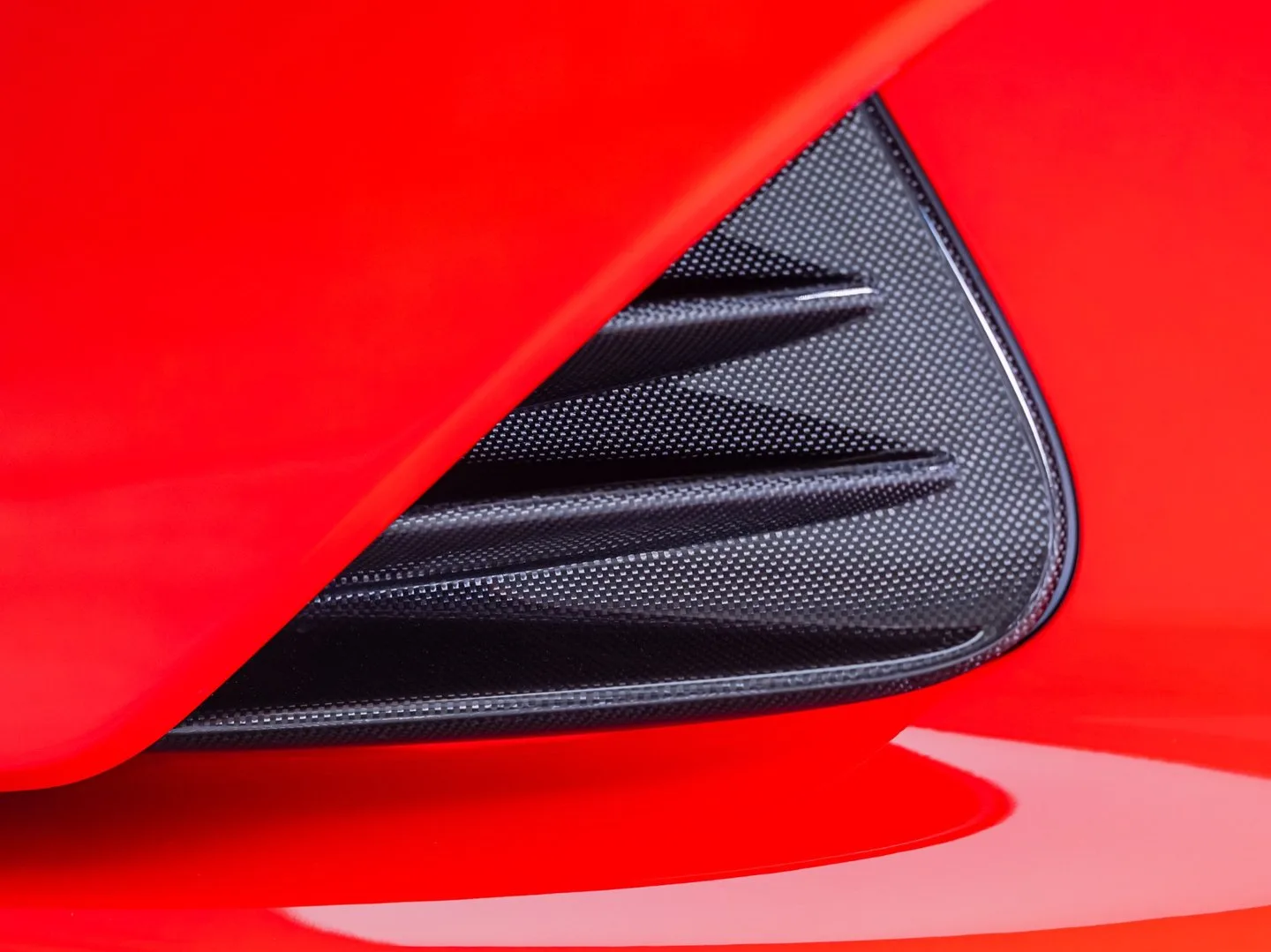 2023 Ferrari 812 Competizione, 24/30