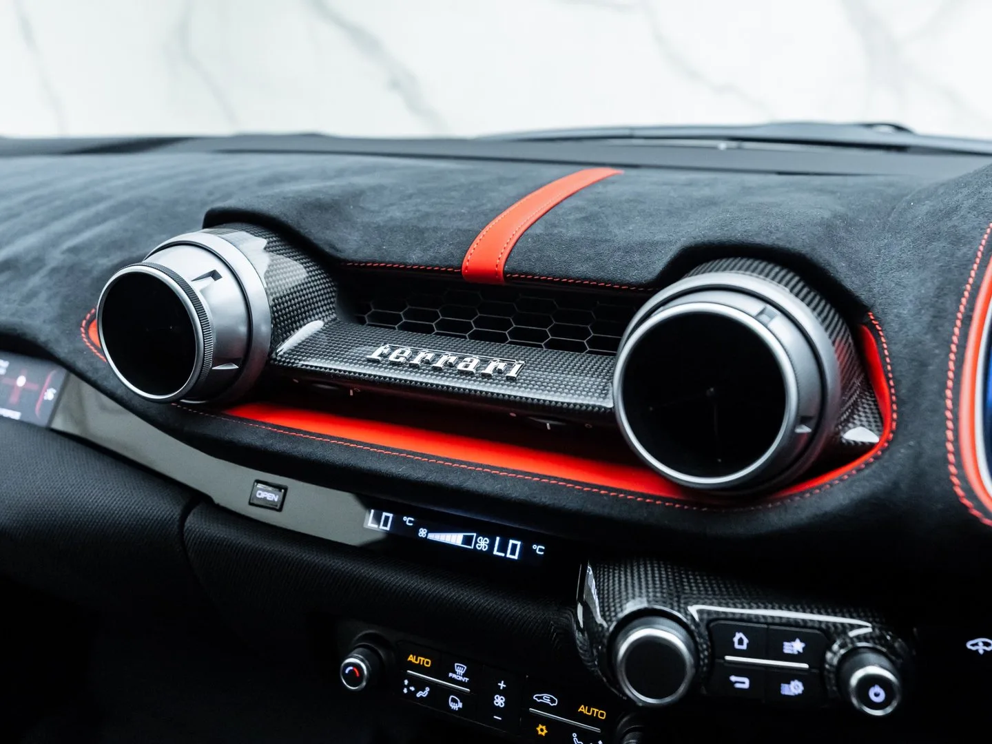 2023 Ferrari 812 Competizione, 30/30
