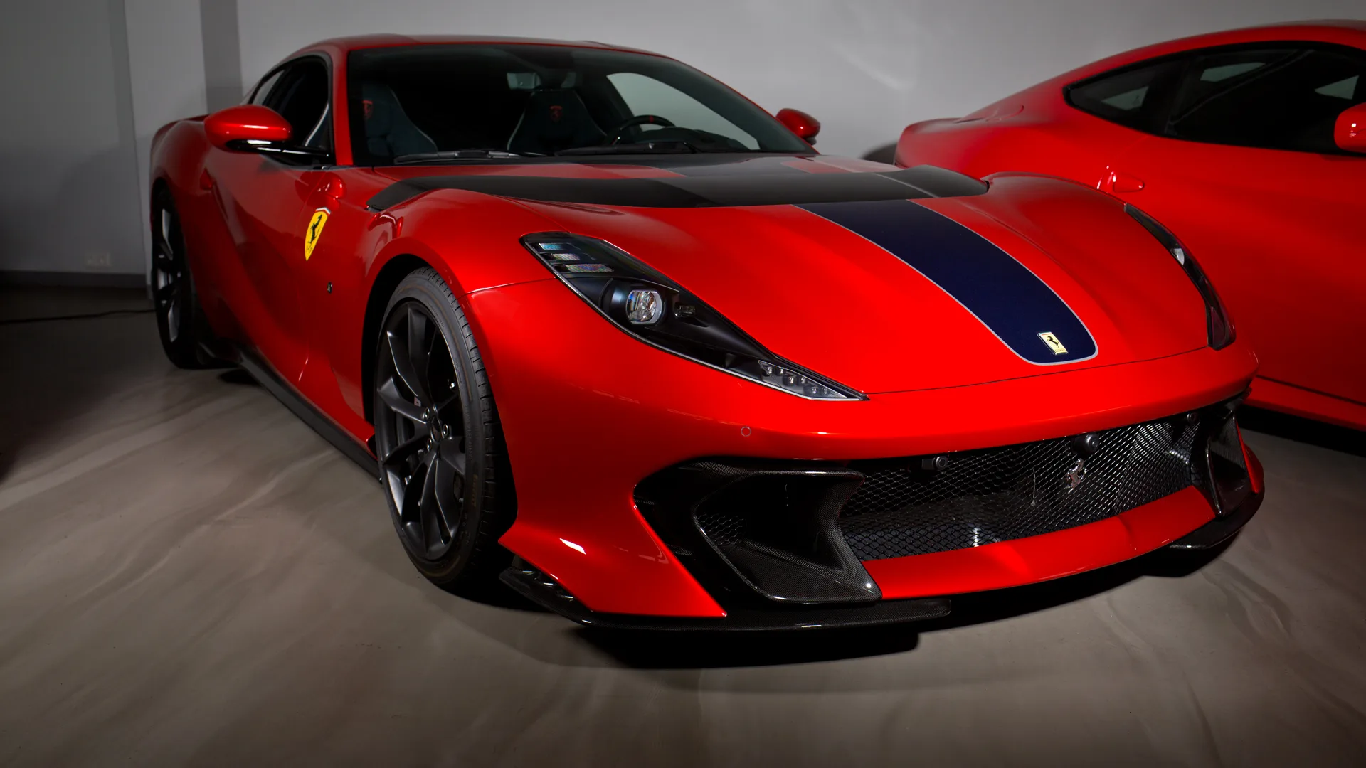2023 Ferrari 812 Competizione angeboten von einem Fachhändler in Cologne, Deutschland, Hauptfoto