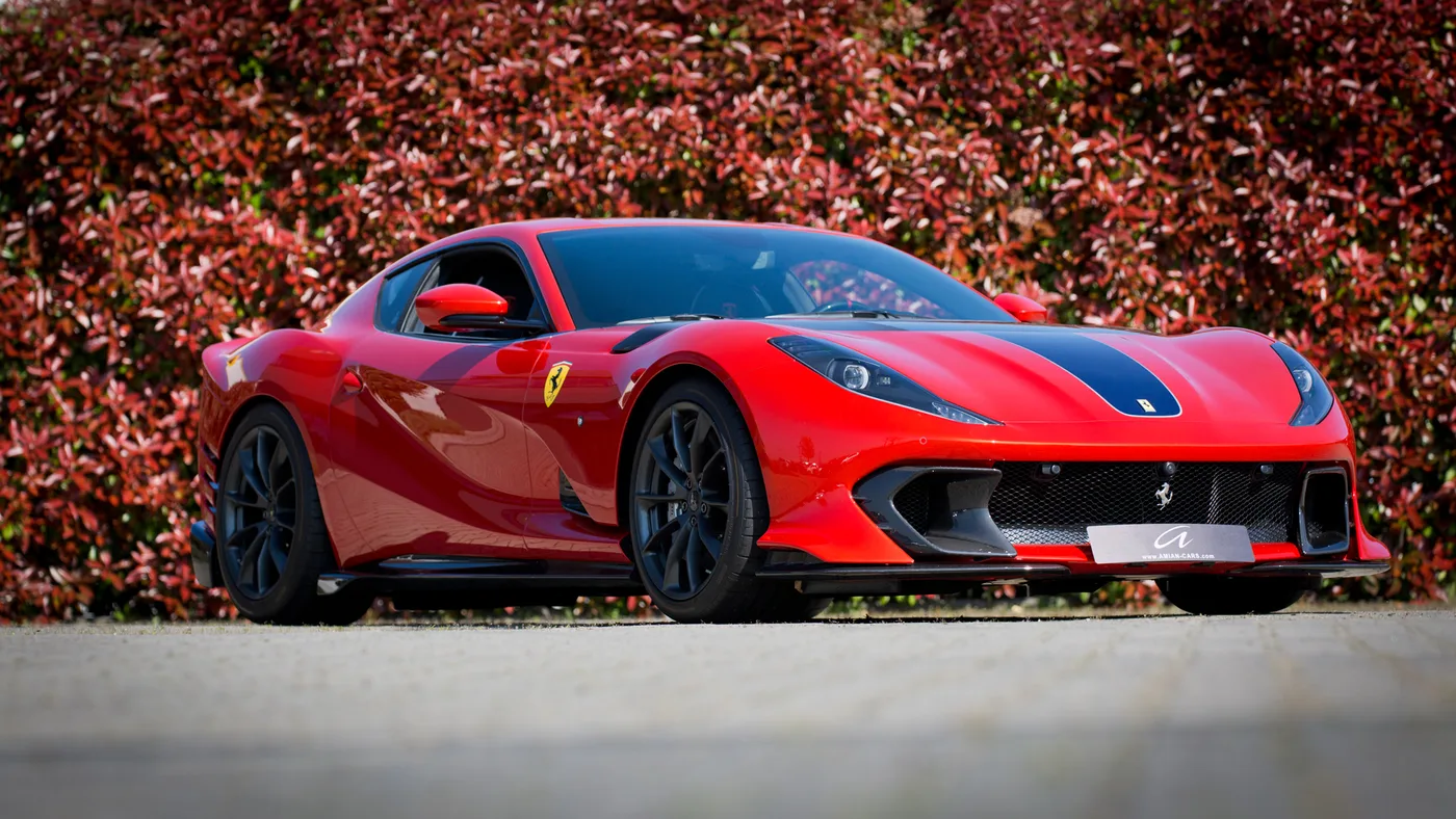 2023 Ferrari 812 Competizione offered by a specialist dealer in Cologne, Germany, photo 3 of 25