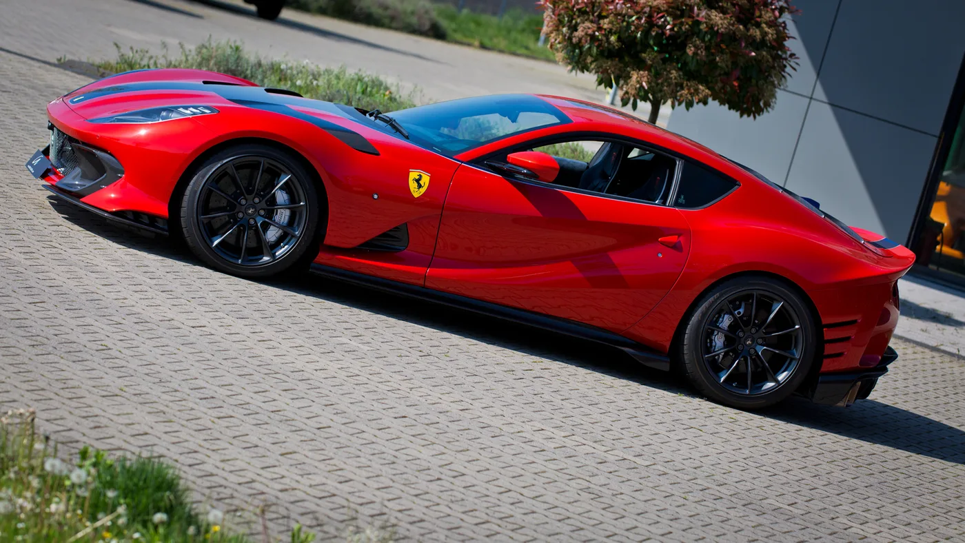 2023 Ferrari 812 Competizione offered by a specialist dealer in Cologne, Germany, photo 7 of 25