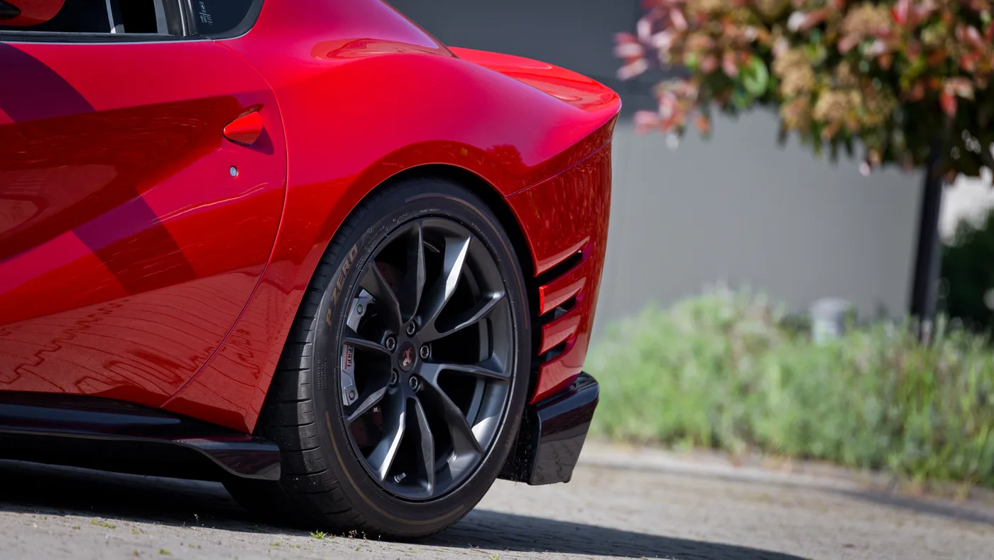 2023 Ferrari 812 Competizione offered by a specialist dealer in Cologne, Germany, photo 10 of 25