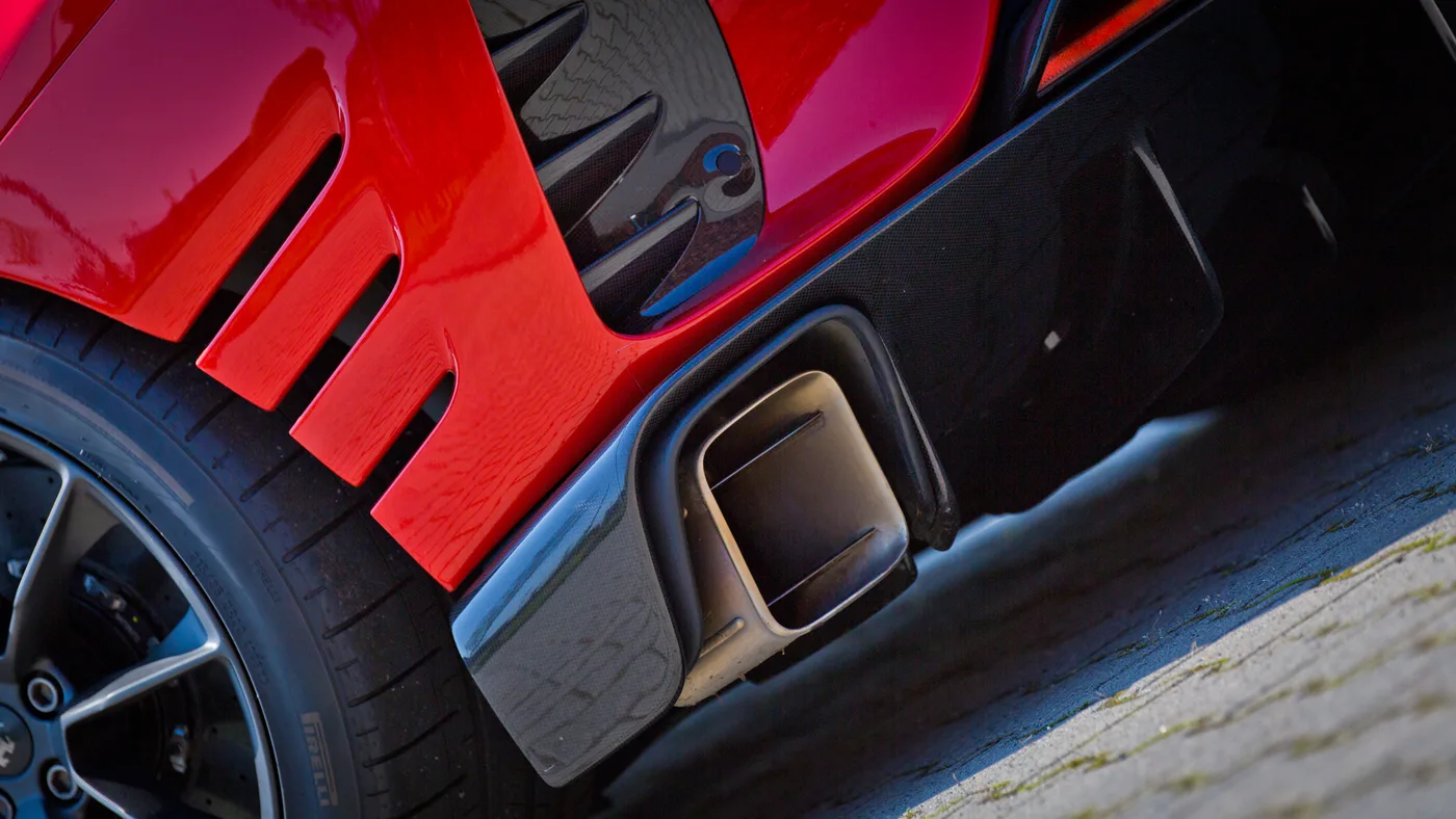 2023 Ferrari 812 Competizione offered by a specialist dealer in Cologne, Germany, photo 11 of 25