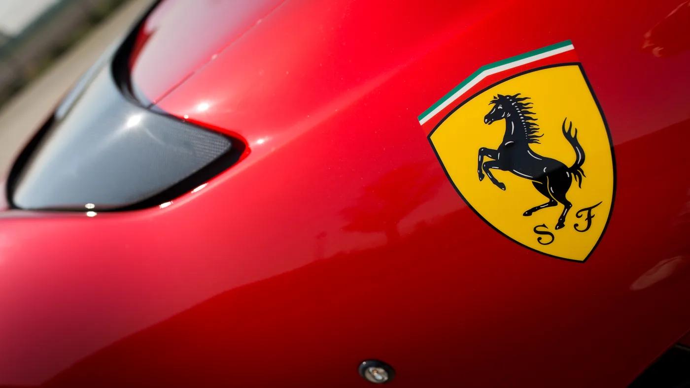 2023 Ferrari 812 Competizione offered by a specialist dealer in Cologne, Germany, photo 14 of 25