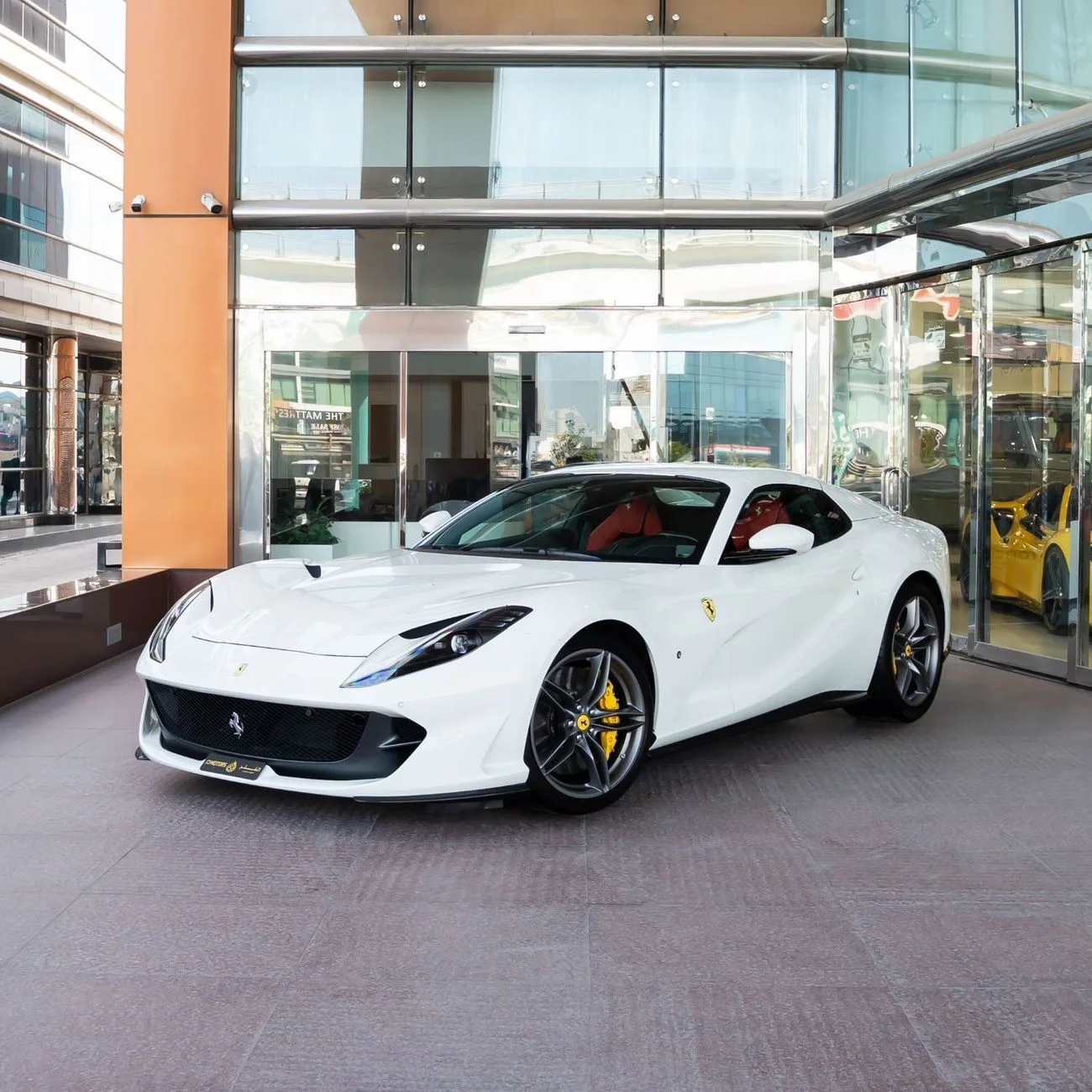 2023 Ferrari 812 GTS angeboten von einem Fachhändler in Dubai, Vereinigte Arabische Emirate, Foto 2 von 20