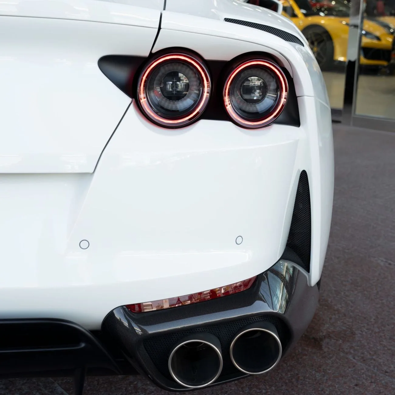 2023 Ferrari 812 GTS angeboten von einem Fachhändler in Dubai, Vereinigte Arabische Emirate, Foto 4 von 20