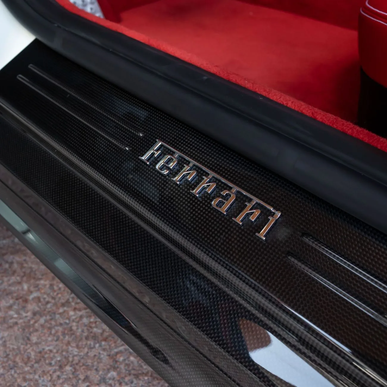 2023 Ferrari 812 GTS angeboten von einem Fachhändler in Dubai, Vereinigte Arabische Emirate, Foto 12 von 20