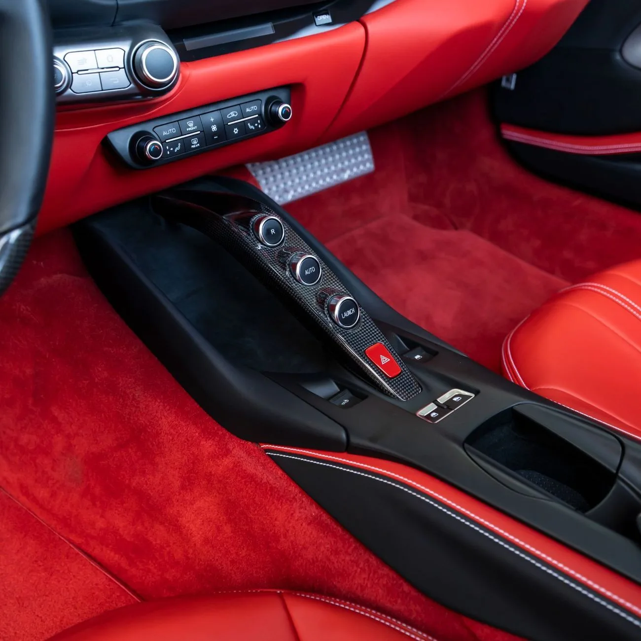 2023 Ferrari 812 GTS angeboten von einem Fachhändler in Dubai, Vereinigte Arabische Emirate, Foto 14 von 20