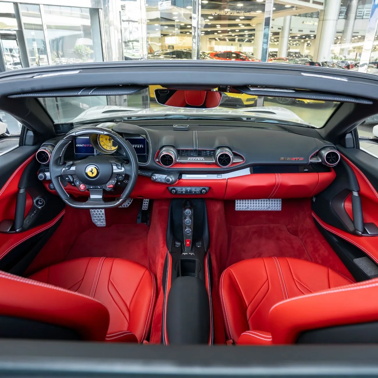 2023 Ferrari 812 GTS angeboten von einem Fachhändler in Dubai, Vereinigte Arabische Emirate, Foto 16 von 20