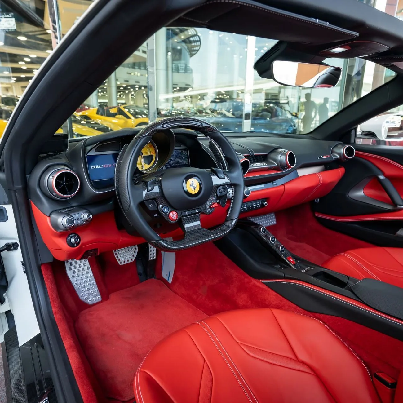 2023 Ferrari 812 GTS angeboten von einem Fachhändler in Dubai, Vereinigte Arabische Emirate, Foto 17 von 20