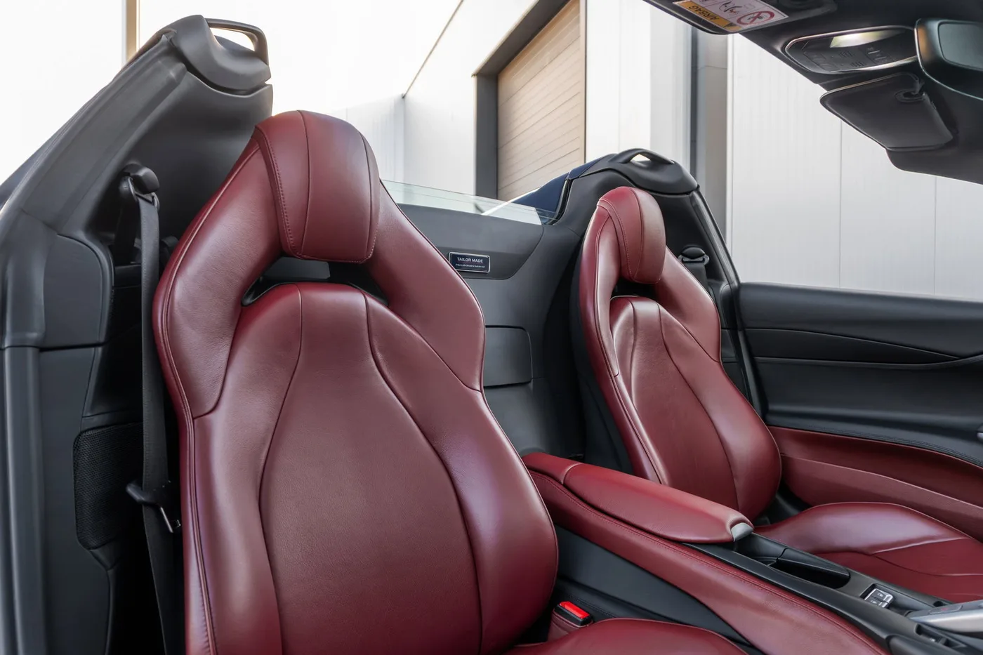 2023 Ferrari 812 GTS offered by a supercar dealer in Woerden, Netherlands, photo 4 of 25