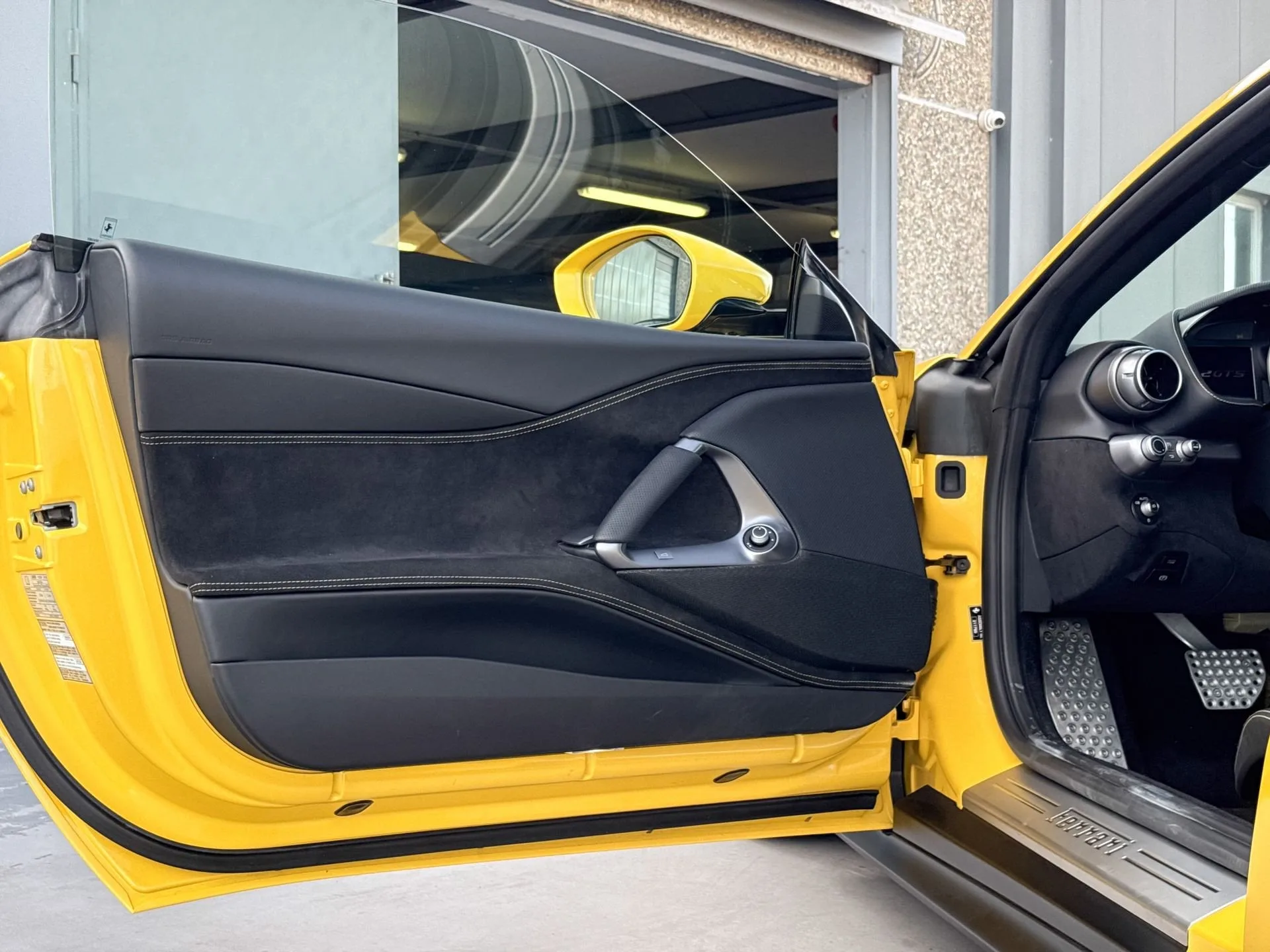 2023 Ferrari 812 GTS, 19/23