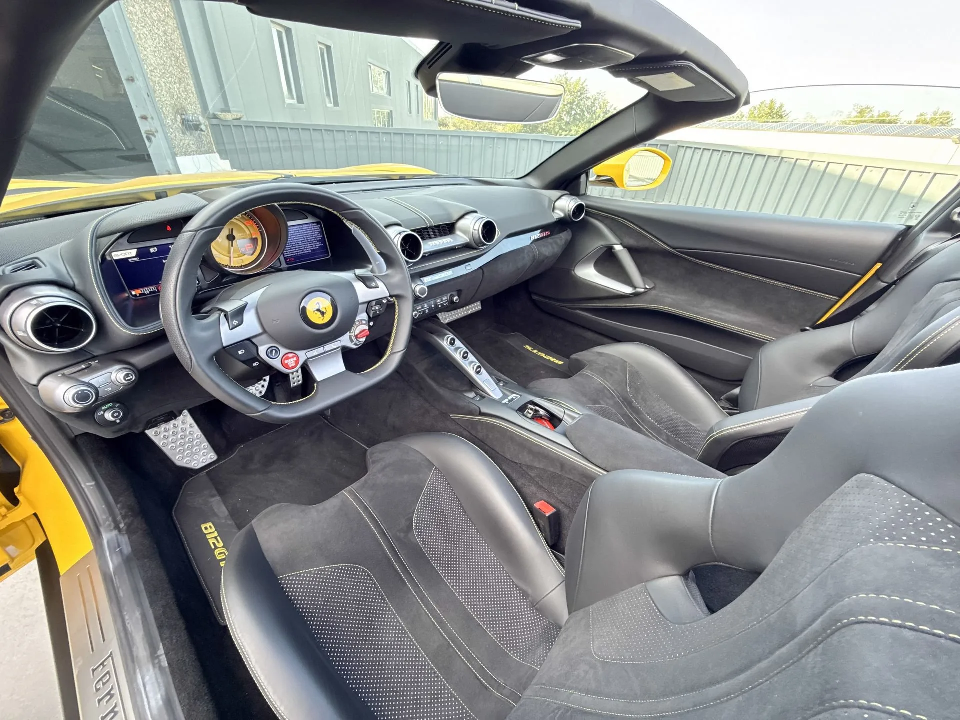 2023 Ferrari 812 GTS, 21/23