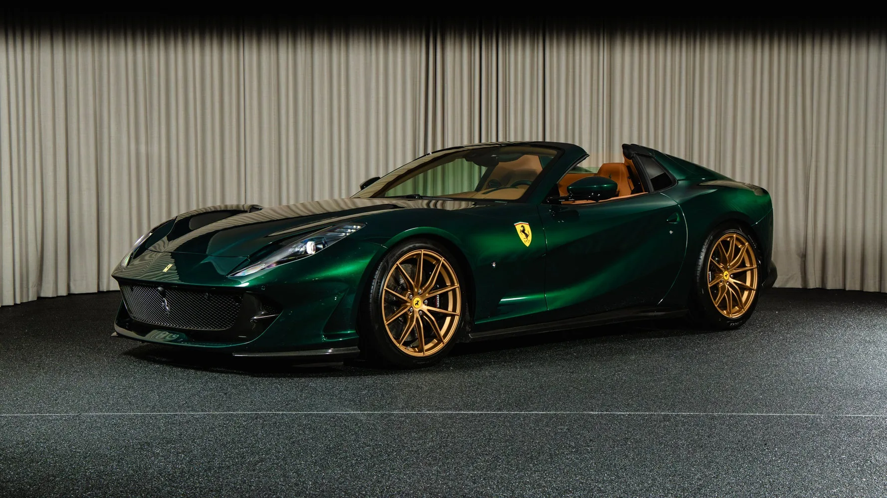 2023 Ferrari 812 GTS proposée par un concessionnaire spécialisé à Kongens Lyngby, Danemark, photo principale